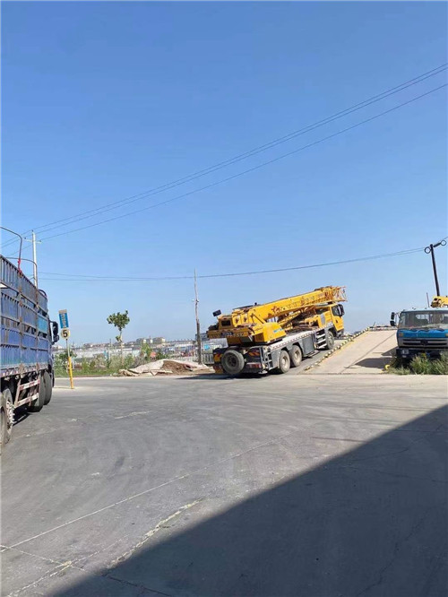 临沧市25吨吊车的租赁价格大概是多少？