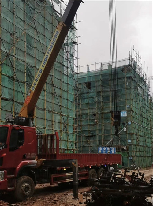 临沧市“慢工细活”—— 吊车的 “微动控制” 技术