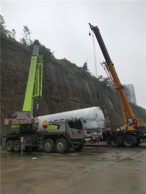 临沧市“不怕风雨冻”—— 吊车的 “恶劣环境适应” 技术